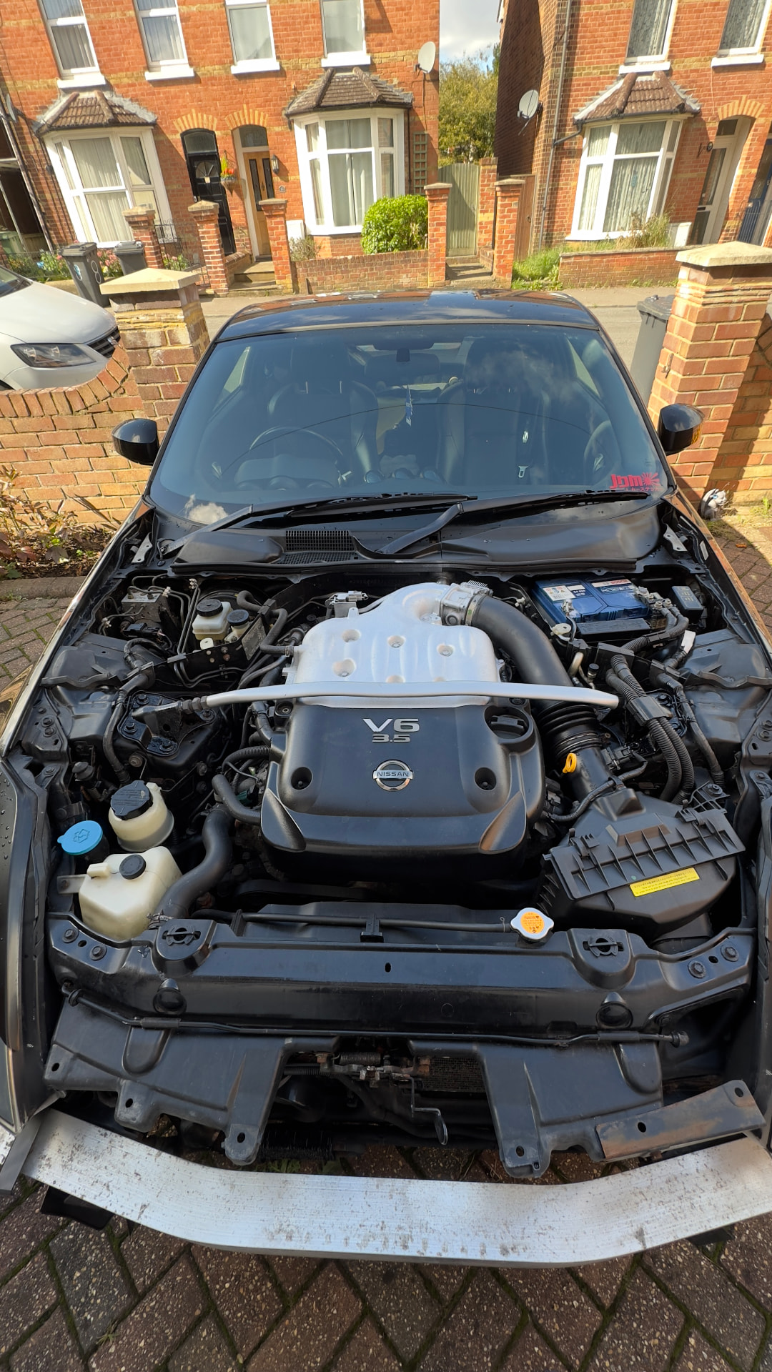 Engine bay detail: the 350Z