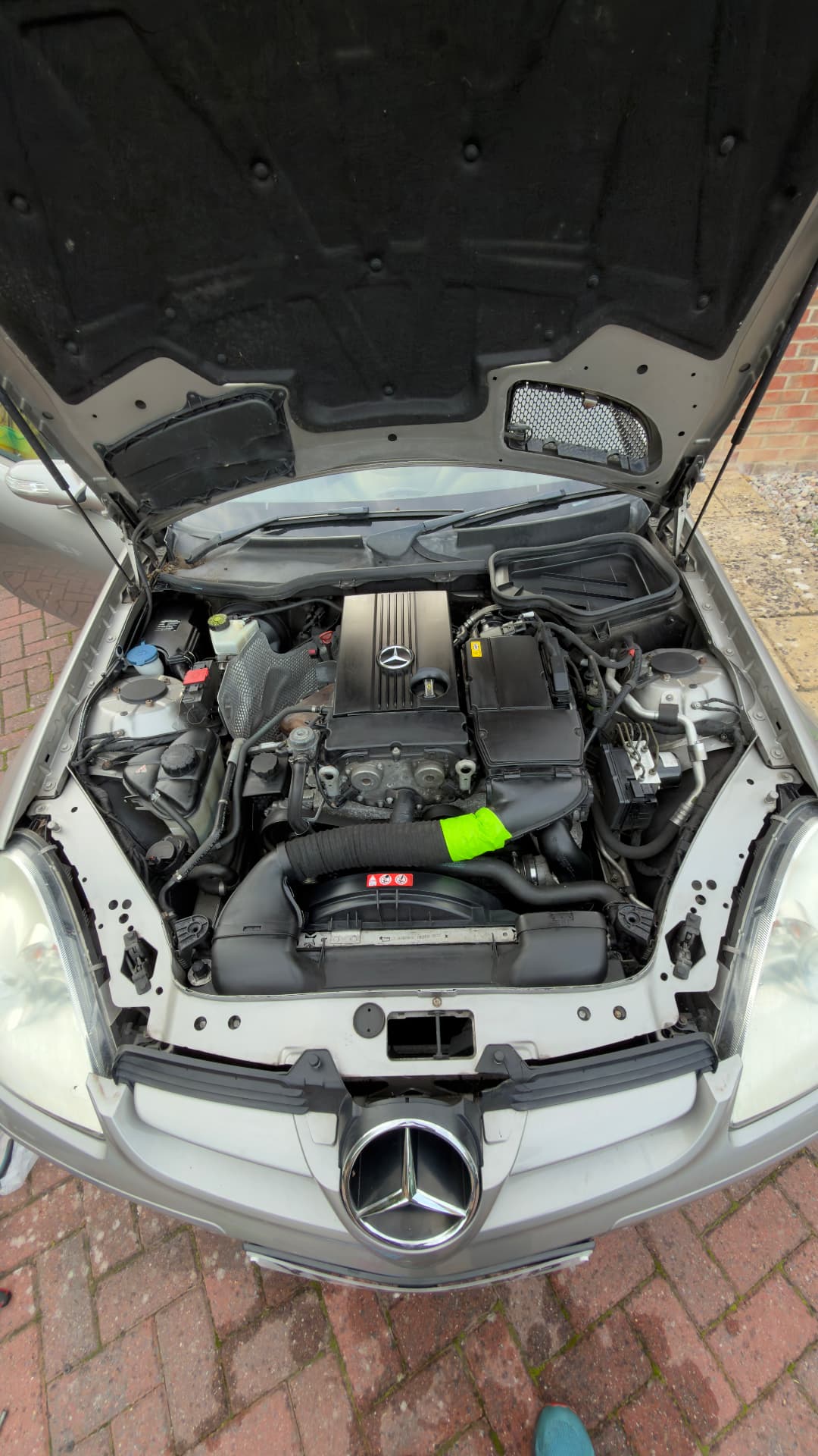 Mercedes engine bay service